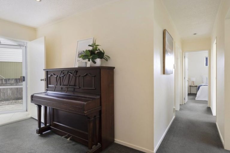 Photo of property in 7 Greenwich Grove, Stokes Valley, Lower Hutt, 5019