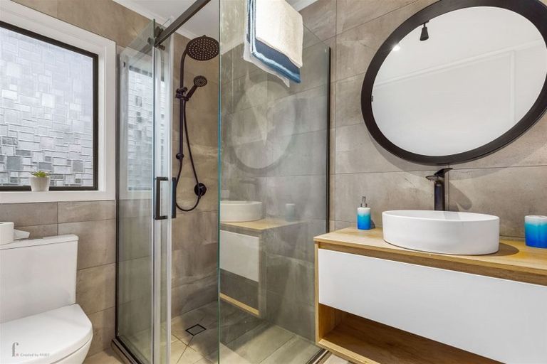 Photo of property in 11 Ranui Station Road, Ranui, Auckland, 0612