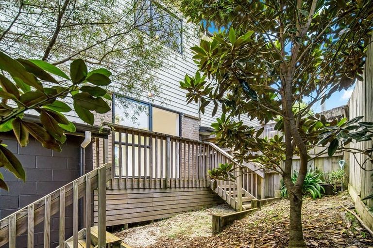 Photo of property in 4/2 Swan Hill Drive, Glen Eden, Auckland, 0602