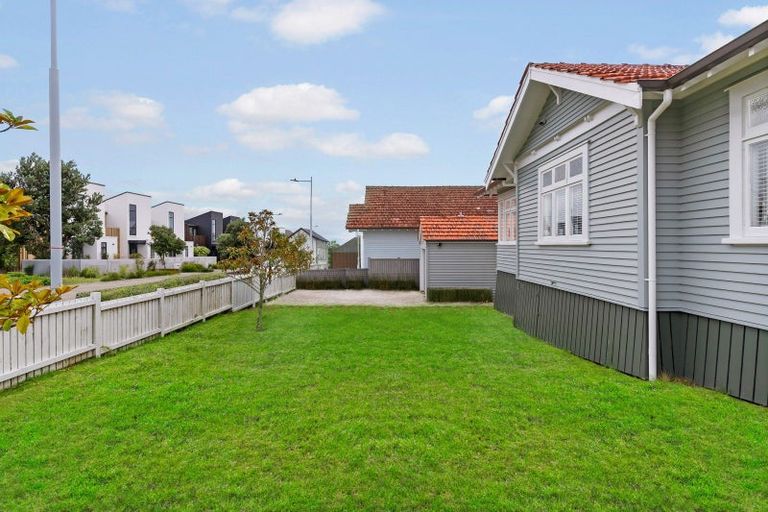 Photo of property in 1 Cochrane Road, Hobsonville, Auckland, 0616