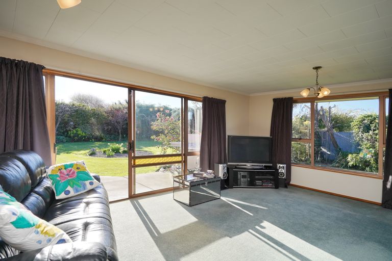 Photo of property in 10 Walker Place, Rangiora, 7400