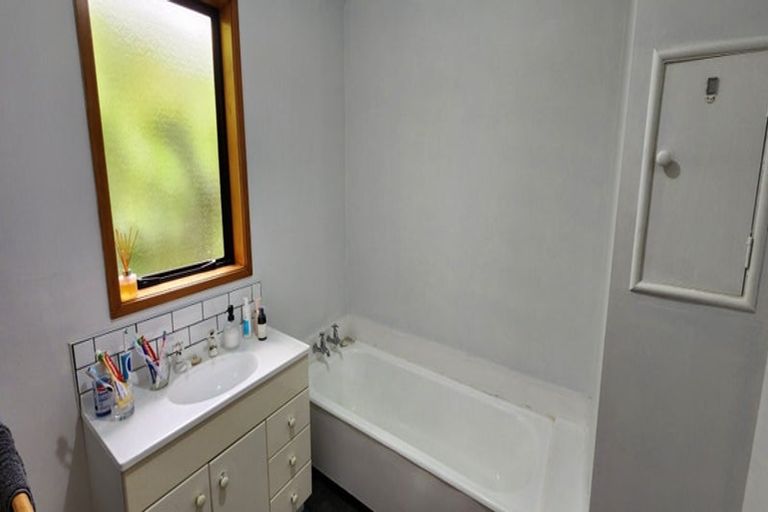 Photo of property in 103 Mangorei Road, Merrilands, New Plymouth, 4312