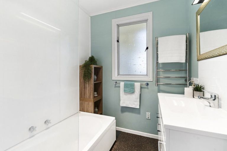 Photo of property in 401 Koru Road, Koru, New Plymouth, 4374