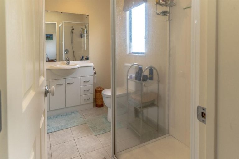 Photo of property in 3 Ashburn Close, Orewa, 0931