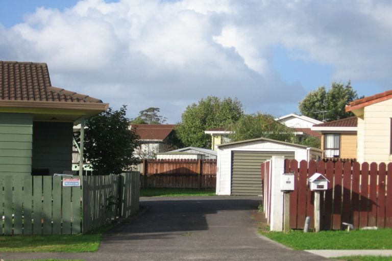 Photo of property in 2/207 Waitemata Drive, Ranui, Auckland, 0612