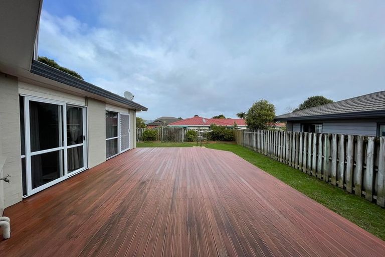 Photo of property in 38 Frank Nobilo Drive, Golflands, Auckland, 2013