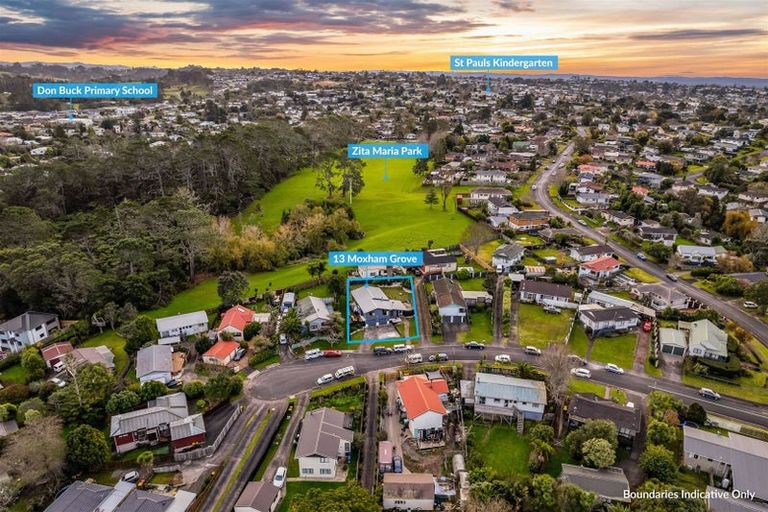 Photo of property in 13 Moxham Grove, Massey, Auckland, 0614