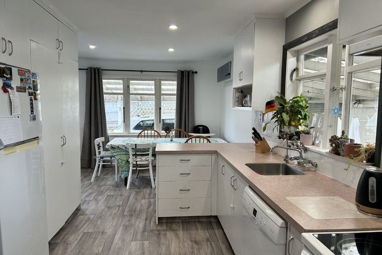 Photo of property in 11 Kirk Street, Otaki, 5512