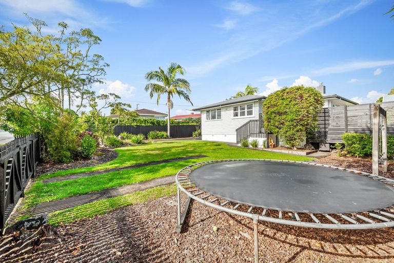 Photo of property in 1 Allington Road, Massey, Auckland, 0614