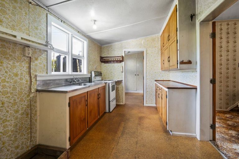 Photo of property in 8 Ross Street, Marton, 4710