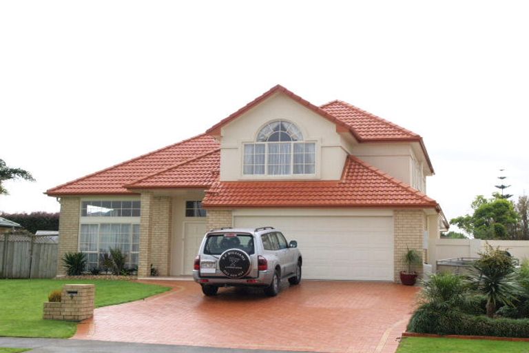 Photo of property in 9 Corta Bella Place, Golflands, Auckland, 2013