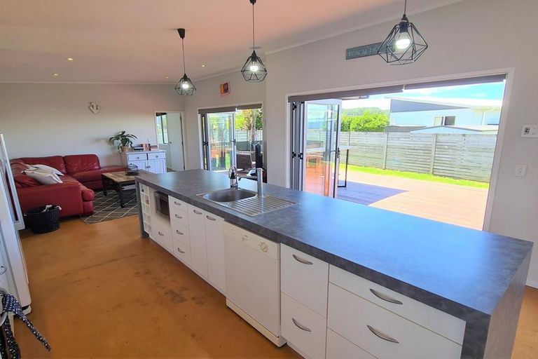 Photo of property in 106 Nikau Close, Matarangi, Whitianga, 3592