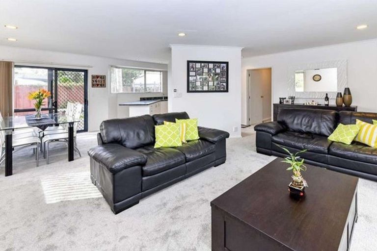 Photo of property in 2 Brentford Place, Manurewa, Auckland, 2102