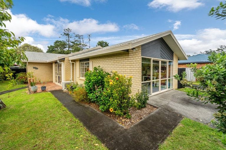 Photo of property in 41 Waimoko Glen, Swanson, Auckland, 0612