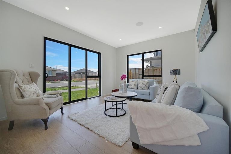 Photo of property in 43 Sapwood Crescent, Takanini, 2110