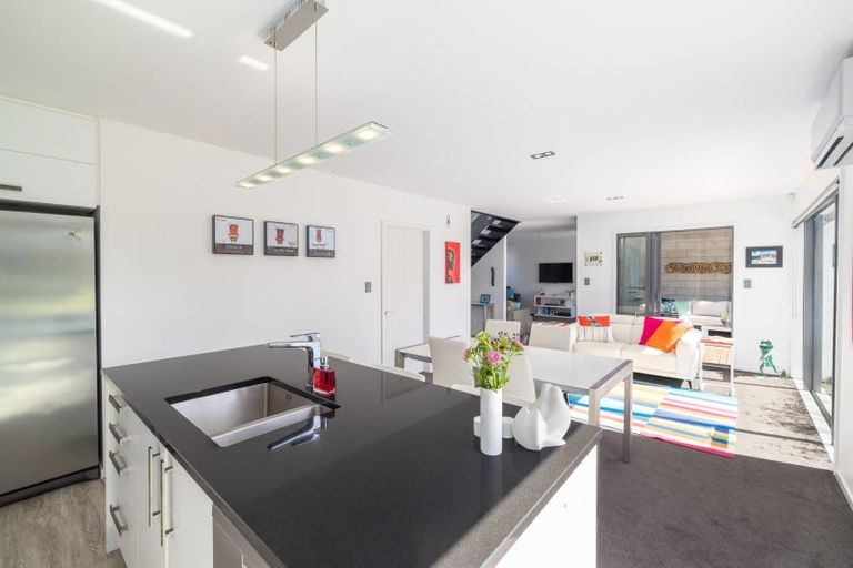 Photo of property in 12 Millpond Place, Parklands, Christchurch, 8083