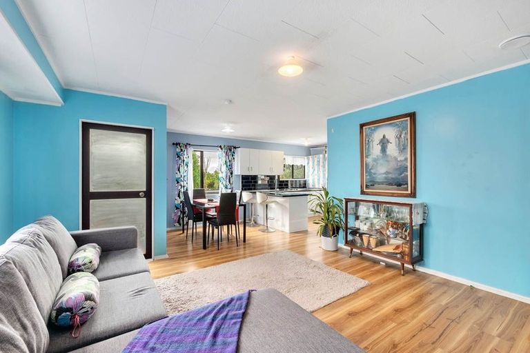 Photo of property in 2/12 Cameron Place, Ranui, Auckland, 0612