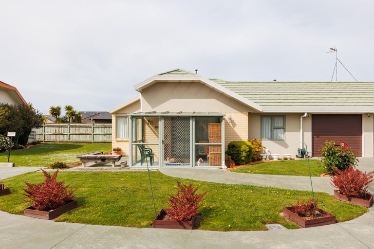 Photo of property in 4 Foxtail Fern, Kelvin Grove, Palmerston North, 4414