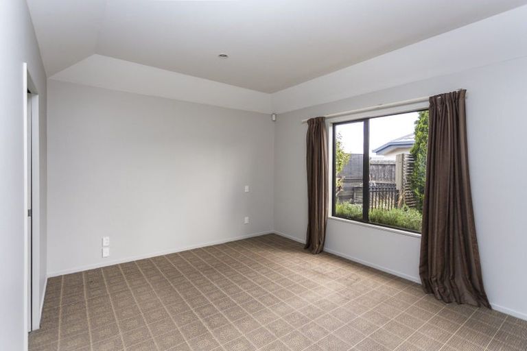 Photo of property in 14 Hideaway Gate, Parklands, Christchurch, 8083