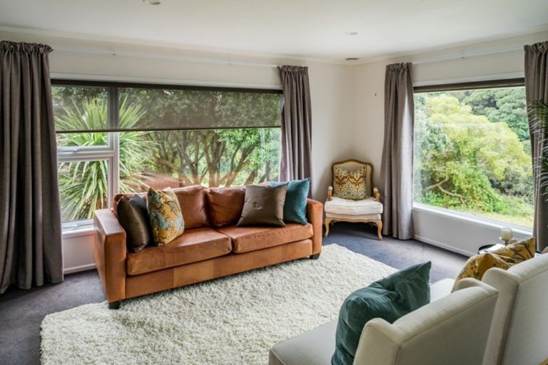 Photo of property in 52 Grays Road, Plimmerton, Porirua, 5026