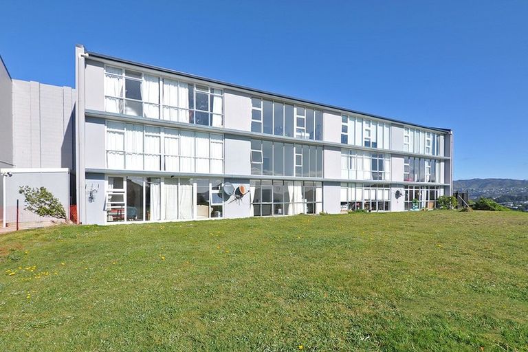 Photo of property in 23 Rangitane Street, Maupuia, Wellington, 6022