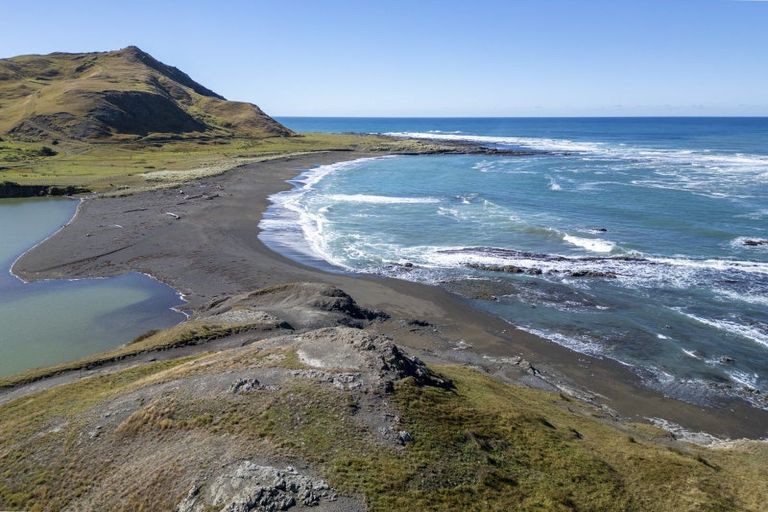 Photo of property in 645a Te Awaiti Road, Te Awaiti, Martinborough, 5782