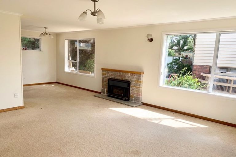 Photo of property in 22b Barron Drive, Green Bay, Auckland, 0604