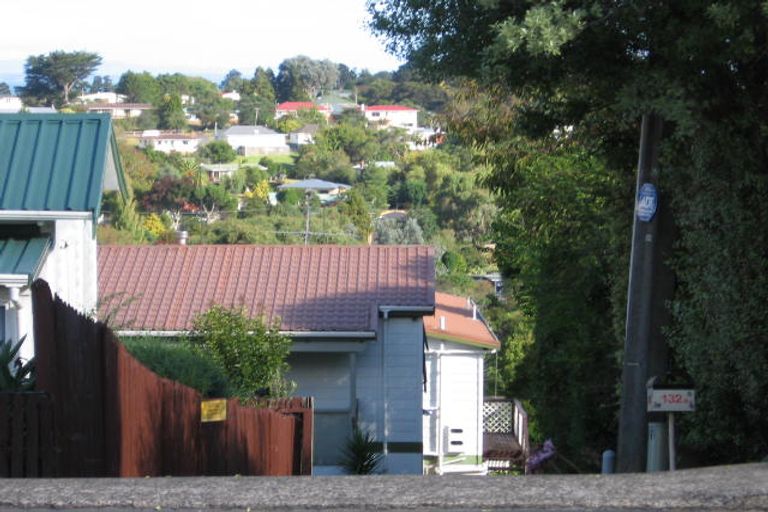 Photo of property in 2/132 Golf Road, Titirangi, Auckland, 0600