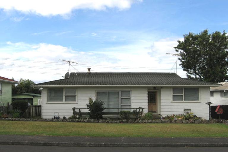 Photo of property in 32 Harmel Road, Glendene, Auckland, 0602