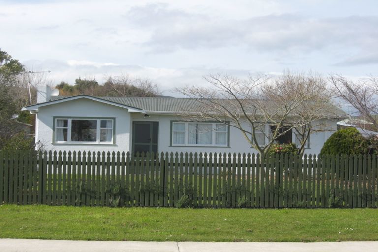 Photo of property in 14 Rata Street, Tokomaru, Palmerston North, 4474