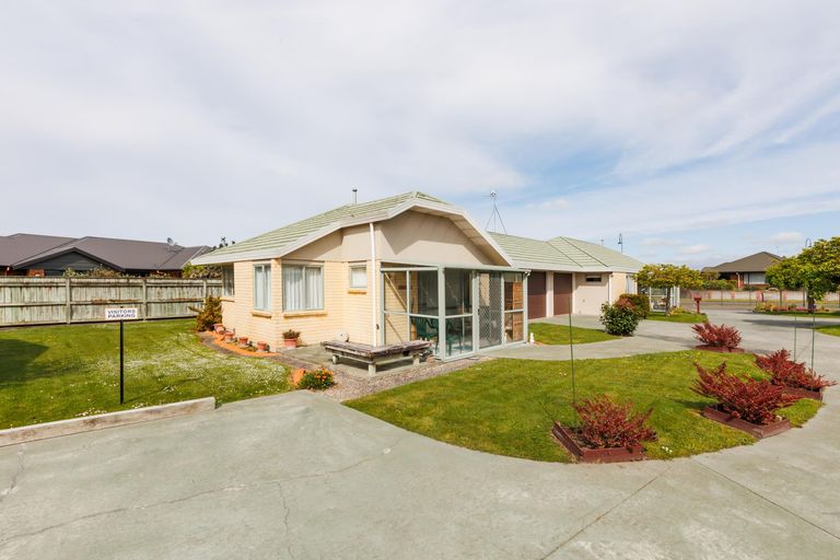 Photo of property in 4 Foxtail Fern, Kelvin Grove, Palmerston North, 4414