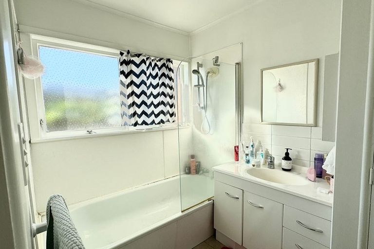 Photo of property in 2/1 Chevis Place, Pakuranga, Auckland, 2010