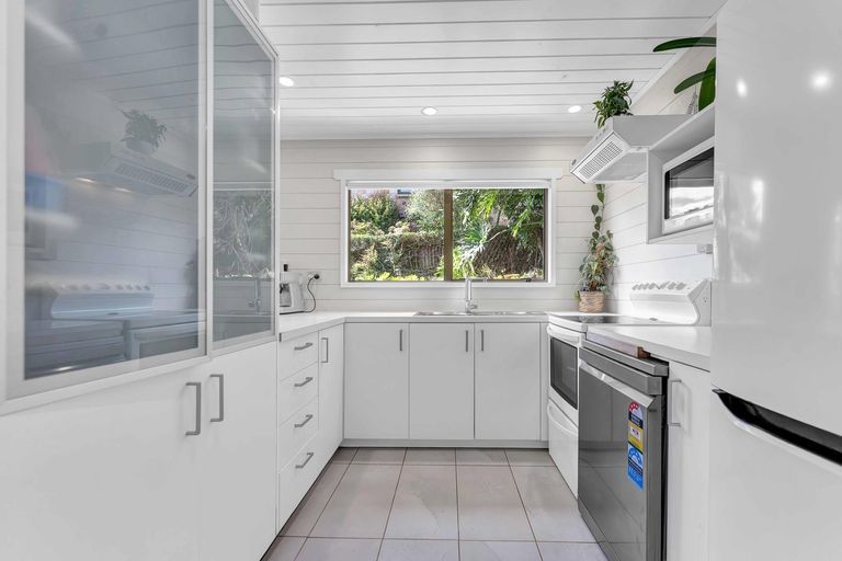 Photo of property in 2/7 Mccall Place, Opaheke, Papakura, 2113