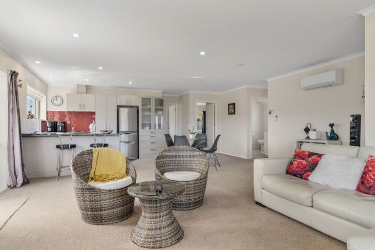 Photo of property in 6 Madison Street, Carterton, 5713