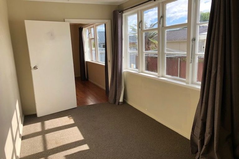 Photo of property in 577 Queen Street East, Levin, 5510