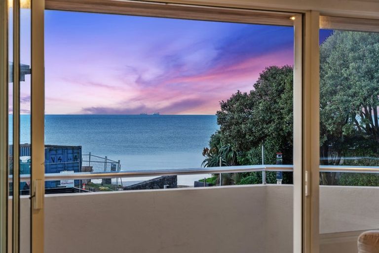 Photo of property in 1/22 Tiri Road, Milford, Auckland, 0620