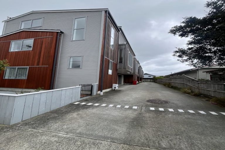 Photo of property in 3/121 Rongotai Road, Kilbirnie, Wellington, 6022