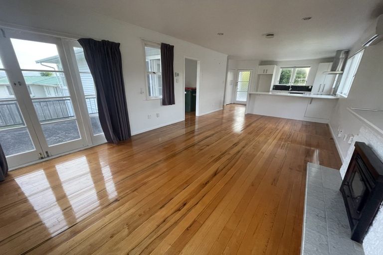 Photo of property in 35 Chorley Avenue, Massey, Auckland, 0614