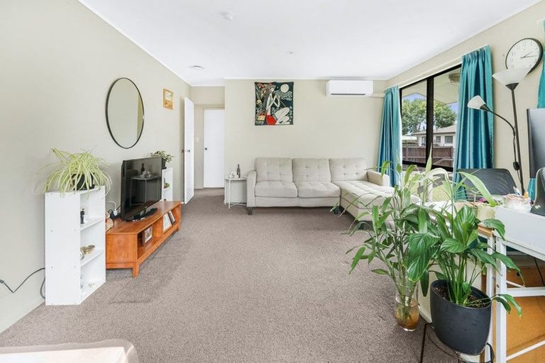 Photo of property in 86 Oakfield Crescent, Pukete, Hamilton, 3200