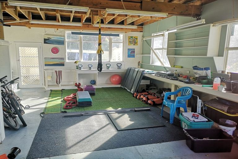 Photo of property in 10 Jacaranda Grove, Maungaraki, Lower Hutt, 5010