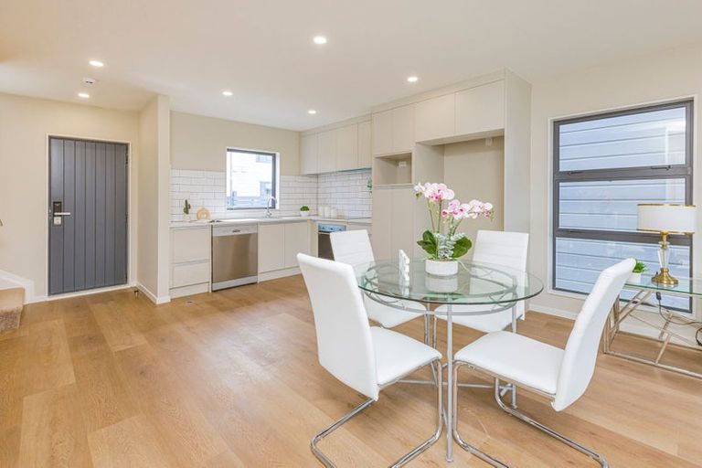 Photo of property in 8/43 Clevedon Road, Papakura, 2110