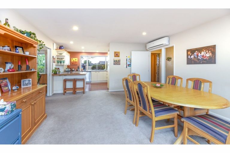 Photo of property in 14 Coolspring Way, Redwood, Christchurch, 8051
