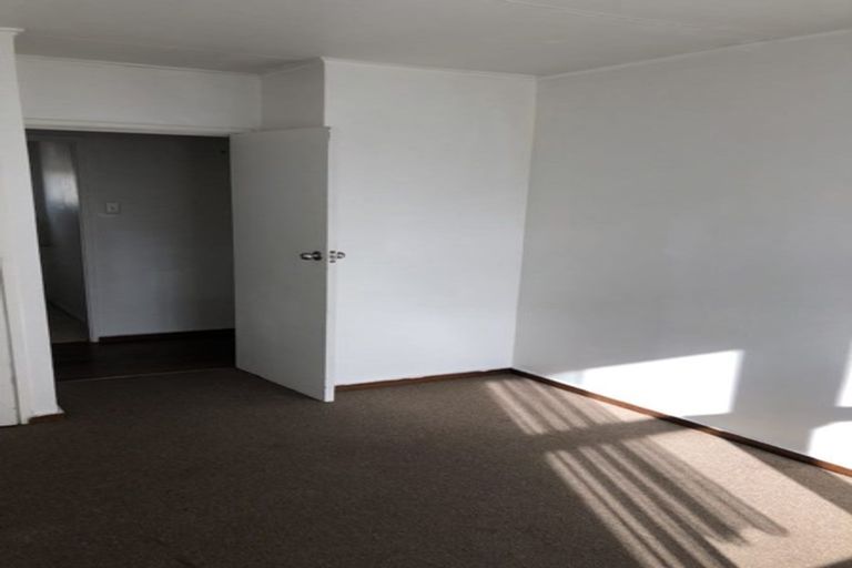 Photo of property in 23 Hill Crescent, New Lynn, Auckland, 0600