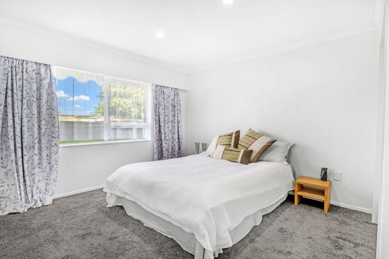 Photo of property in 10 Hollows Crescent, Takaro, Palmerston North, 4412