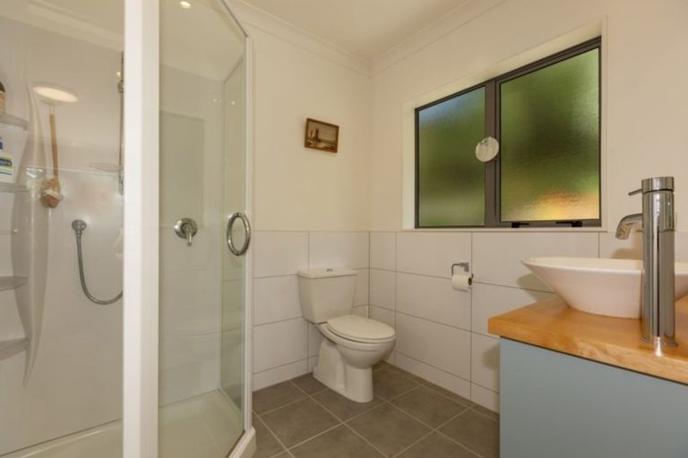 Photo of property in 21 Cascade Way, Paraparaumu, 5032