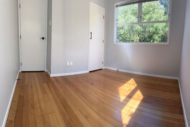 Photo of property in 77 Avonleigh Road, Green Bay, Auckland, 0604