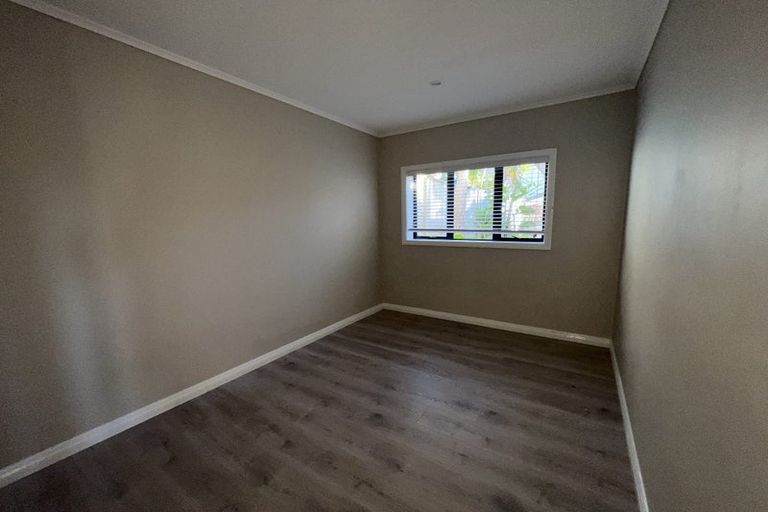 Photo of property in 2 Bellbird Rise, Murrays Bay, Auckland, 0630