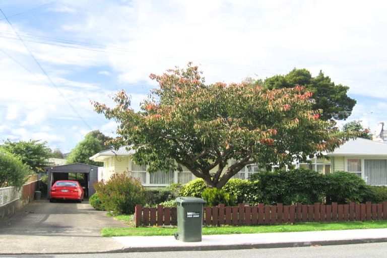 Photo of property in 6 Totara Park Road, Clouston Park, Upper Hutt, 5018