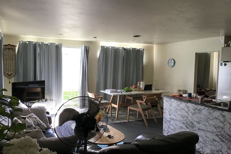 Photo of property in 36 Woodbank Drive, Glen Eden, Auckland, 0602