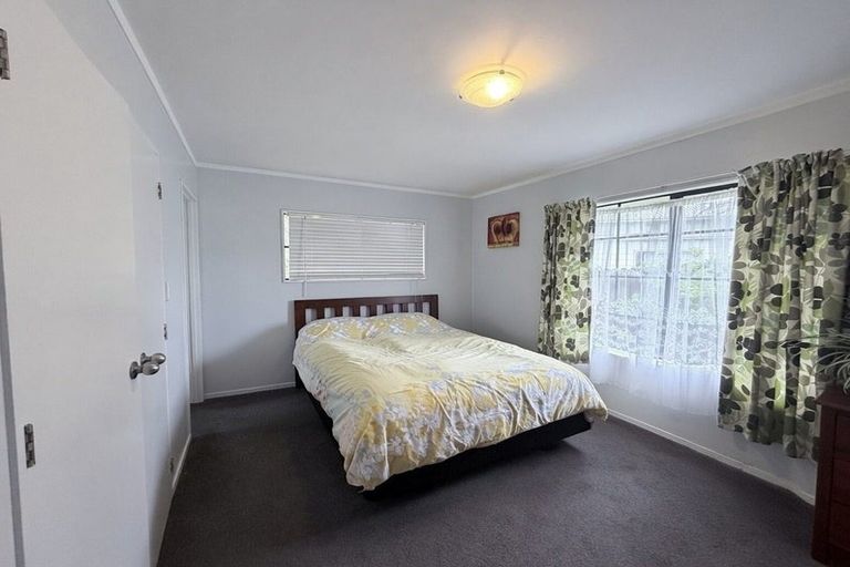 Photo of property in 19 Miriam Corban Heights, Henderson, Auckland, 0612